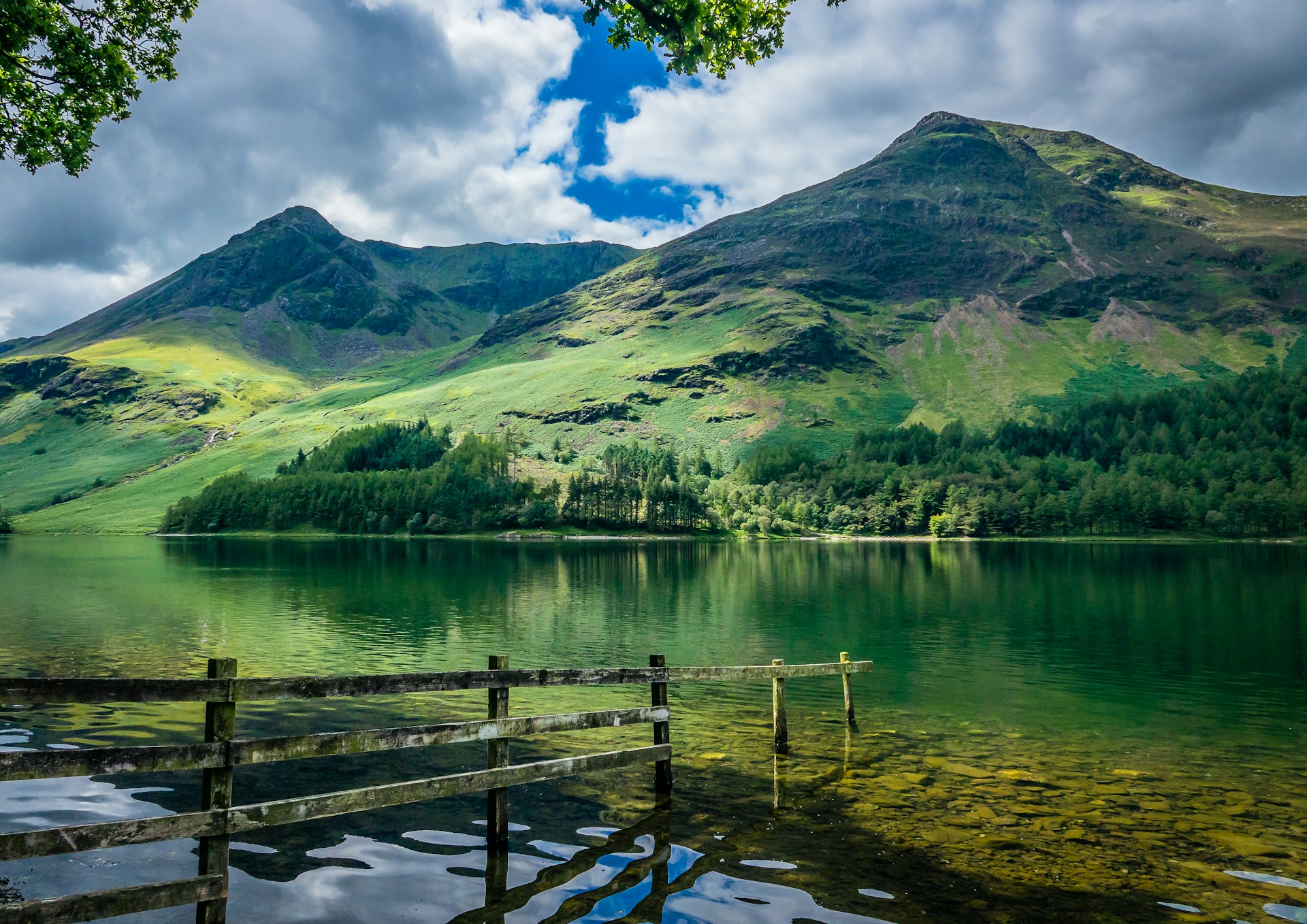 Read below to learn more about Lakes and Dales by air, some of the most scenic routes, safe altitudes to fly in, and diversions.