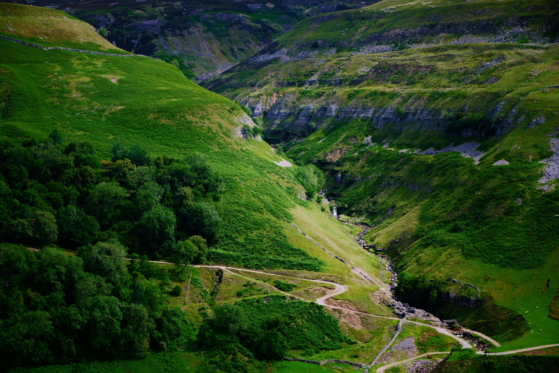 Aerial Sightseeing Tours: Exploring England's Landscapes from Above